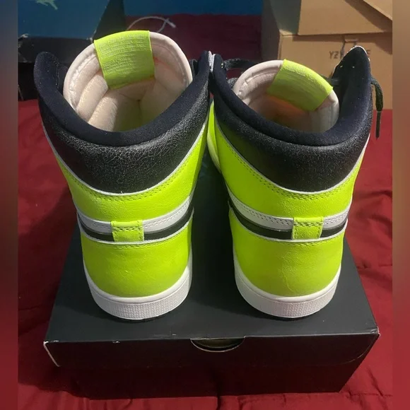 Jordan 1 mid volt - Picture 5 of 5